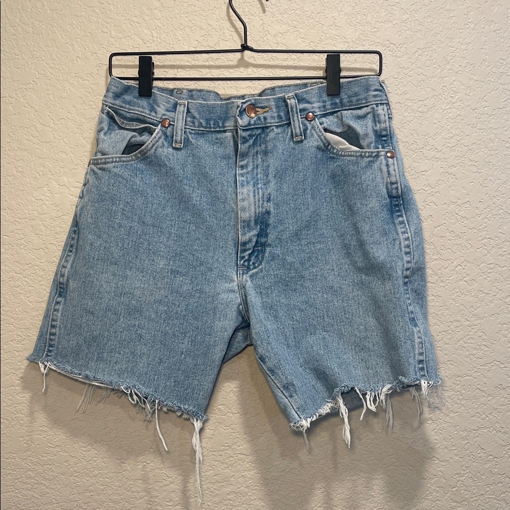 Wrangler High Rise Cutoff Denim Shorts Light Wash Raw Hem Size 32